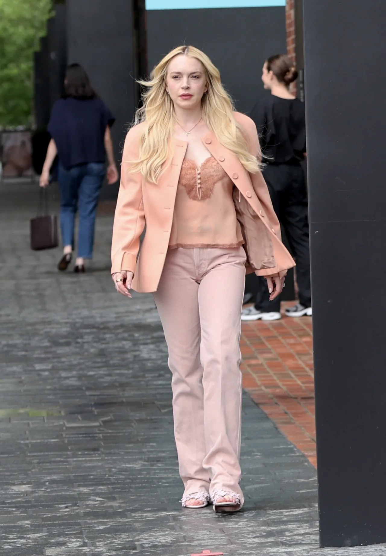 Lindsay Lohan wearing Chloe Wool-crepe jacket – Pink, Chloe High-rise slim-leg jeans – Pastel Pink and NA-KD Floral detail high heels offwhite.