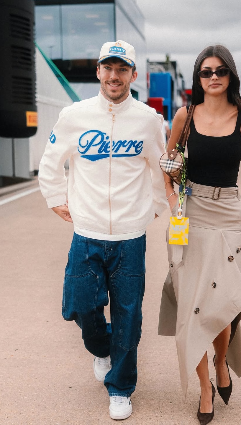 Pierre Gasly wearing Driversclub Pierre jacket white, Carhartt Double knee pant denim – blue stone washed and Reebok Bb 4000 ii sneakers – White.