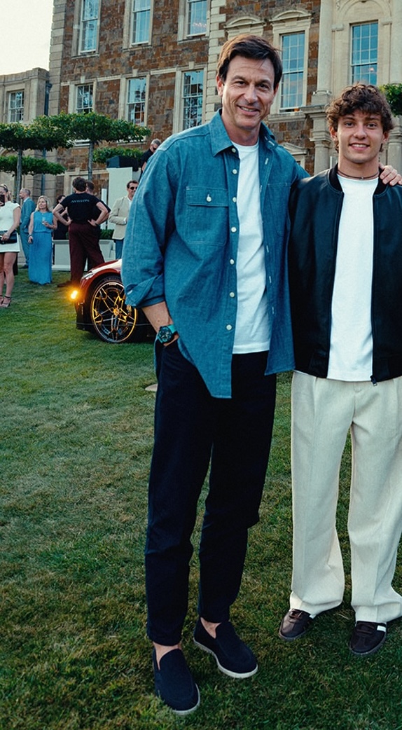 Toto Wolff wearing Big Yank 1952 Chambray – Medium blue, Replay Damian twill trousers – night blue and Loro Piana Summer knitted walk – blue.